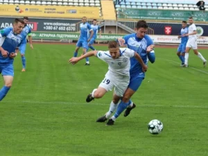 Ігровий момент матчу "Гірник-спорт" - "Поділля"