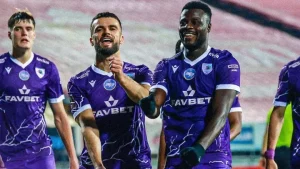 Новий лідер гонки бомбардирів УПЛ: ас ЛНЗ оформив переможний дубль проти СК Полтави