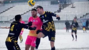 Несподіваний гість на снігу і дубль гамбійця: Рух та СК Полтава зіграли останній матч у 2025 році